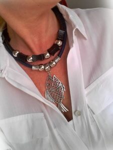 Pourquoi le pendentif poisson s’impose comme la tendance du moment : 8 raisons qui font sensation