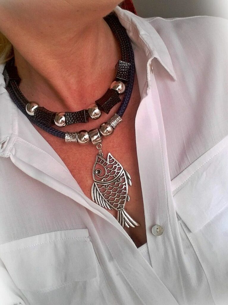 Pourquoi le pendentif poisson s’impose comme la tendance du moment : 8 raisons qui font sensation